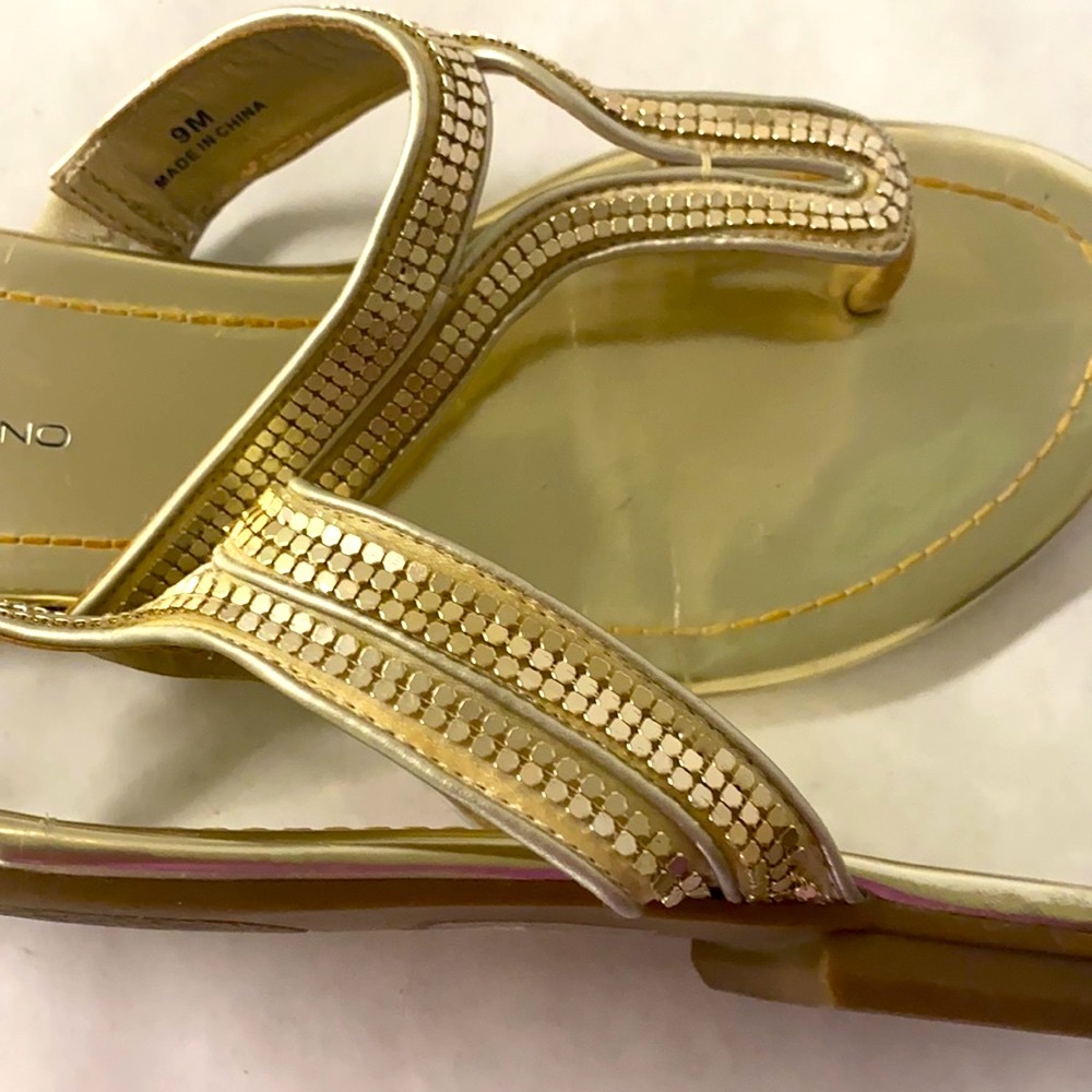 Bandolino Gold flat Sandals size 9M